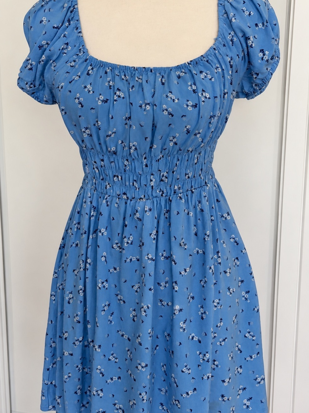 Cordon On Blue Puff Sleeve Dress Size Large